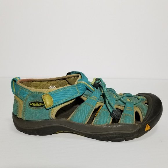 KEEN Blue Strappy Bungee Waterproof Sandals - Picture 2 of 8